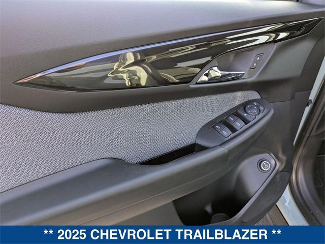 new 2025 Chevrolet TrailBlazer car, priced at $29,075