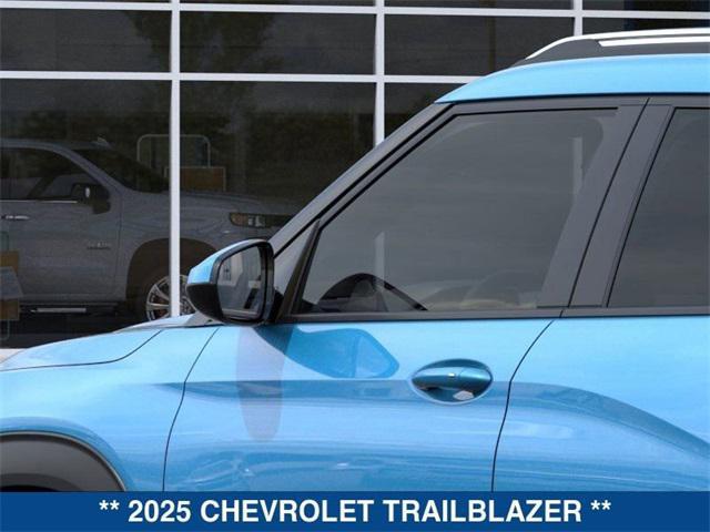 new 2025 Chevrolet TrailBlazer car, priced at $28,475