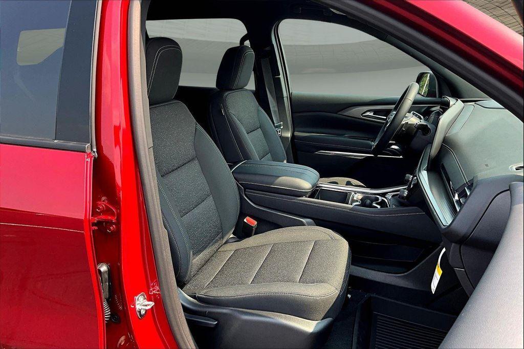 new 2026 Chevrolet Traverse car, priced at $45,235