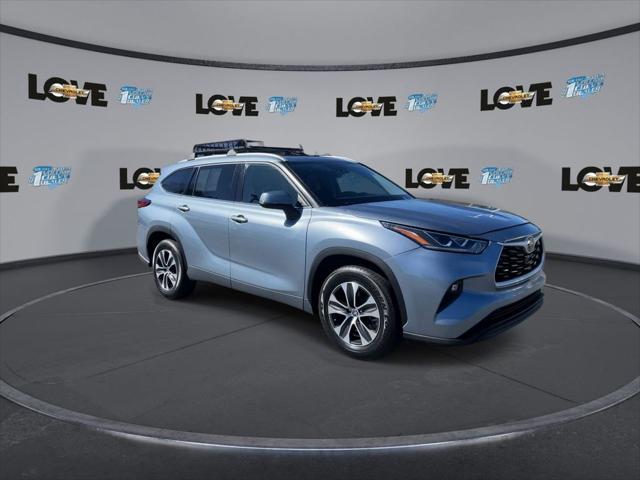 used 2022 Toyota Highlander car, priced at $31,444