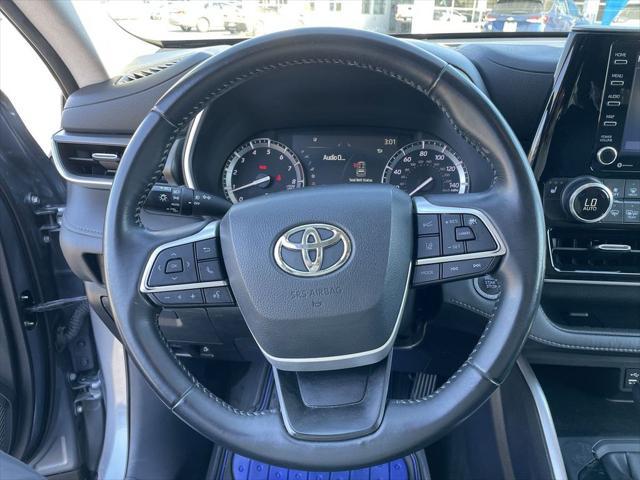 used 2022 Toyota Highlander car, priced at $31,444