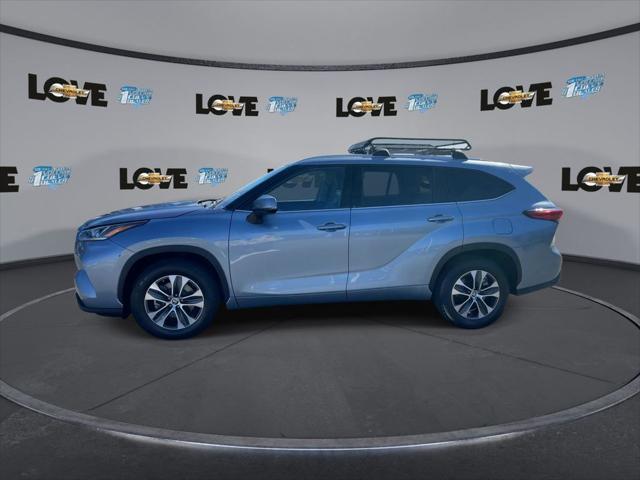 used 2022 Toyota Highlander car, priced at $31,444
