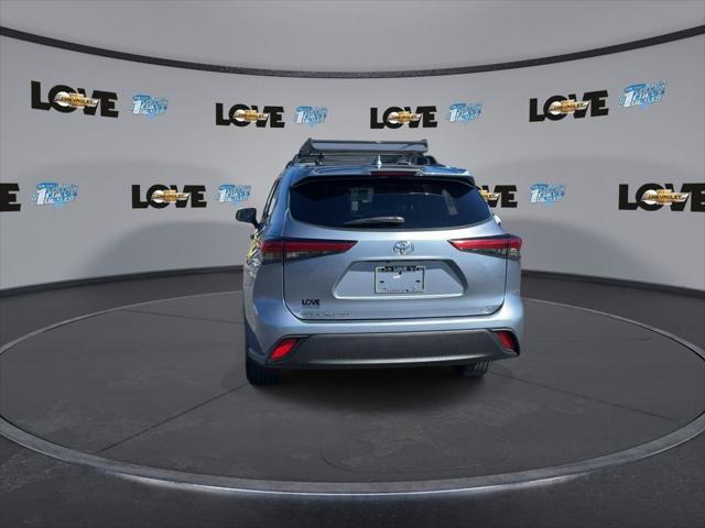 used 2022 Toyota Highlander car, priced at $31,444