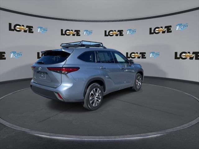 used 2022 Toyota Highlander car, priced at $31,444