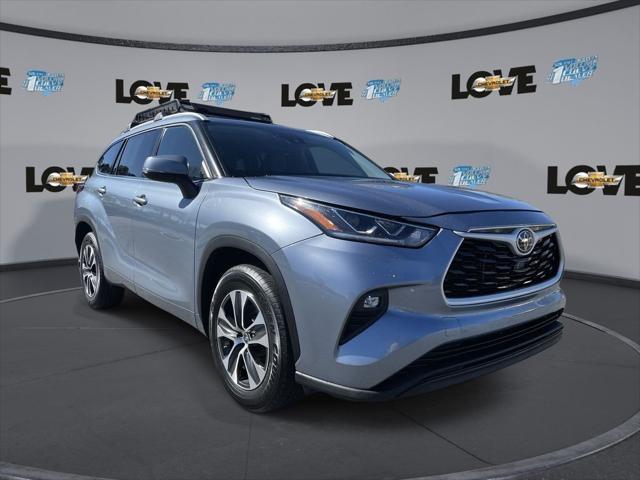 used 2022 Toyota Highlander car, priced at $31,444