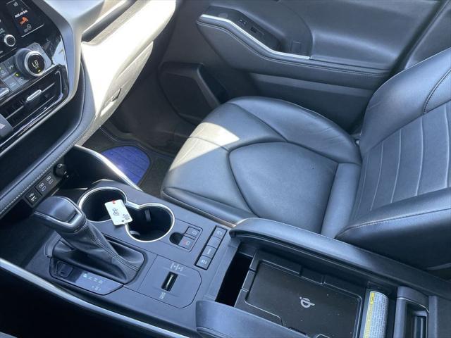 used 2022 Toyota Highlander car, priced at $31,444