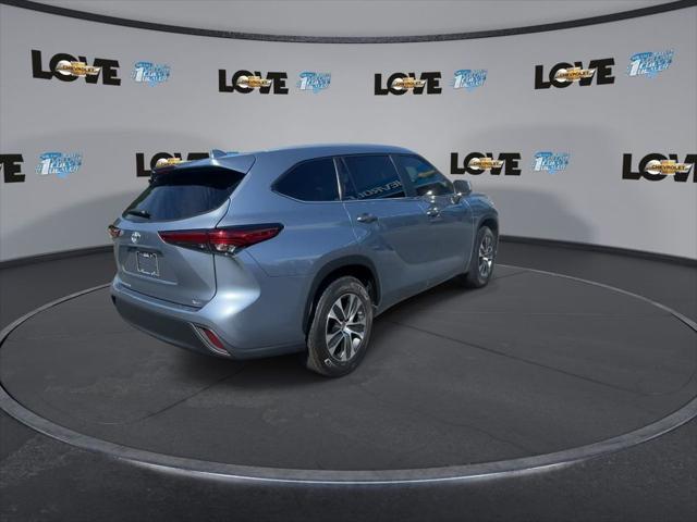 used 2023 Toyota Highlander car, priced at $36,889