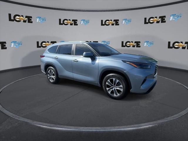 used 2023 Toyota Highlander car, priced at $36,889