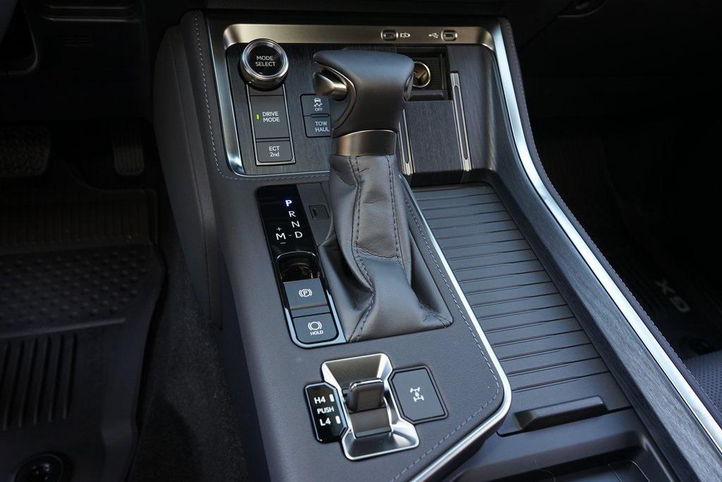 used 2025 Lexus GX 550 car, priced at $89,991