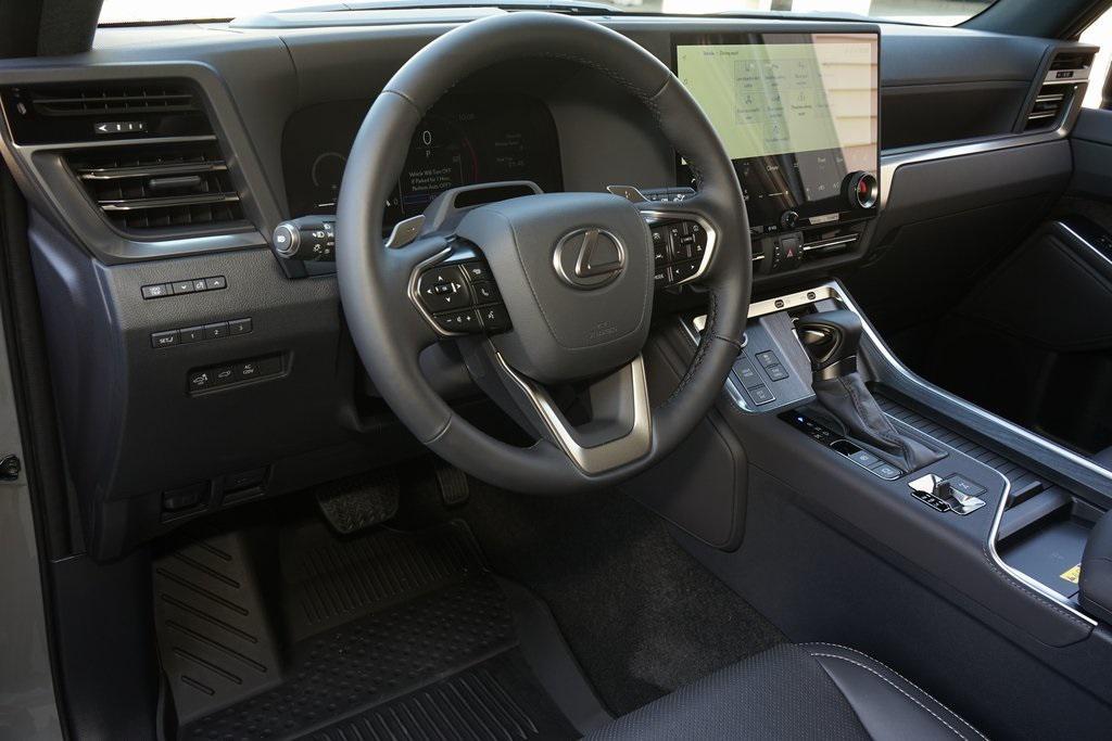 used 2025 Lexus GX 550 car, priced at $89,991