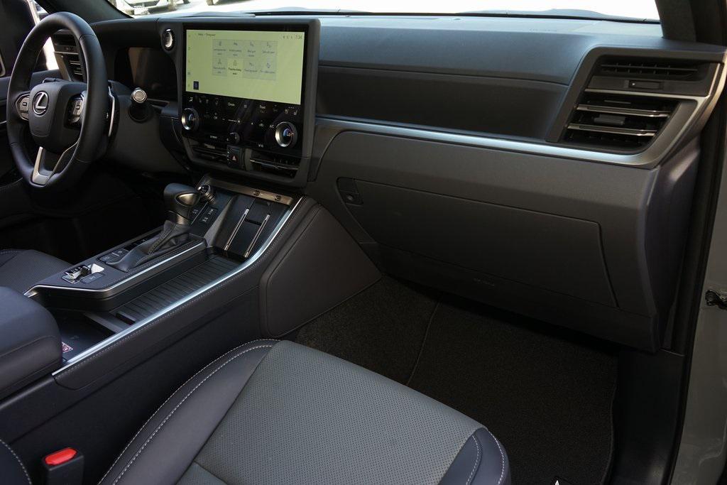 used 2025 Lexus GX 550 car, priced at $85,991