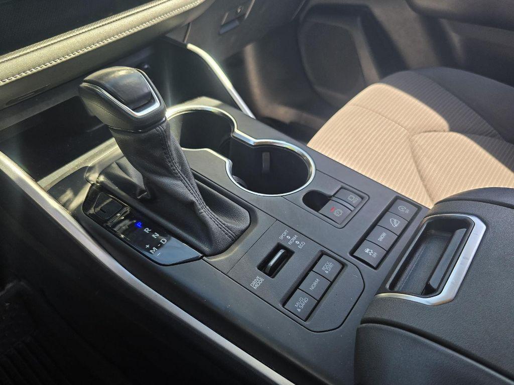 used 2022 Toyota Highlander car, priced at $31,995