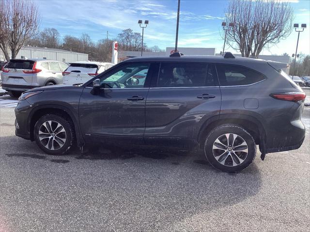 used 2022 Toyota Highlander Hybrid car, priced at $38,900