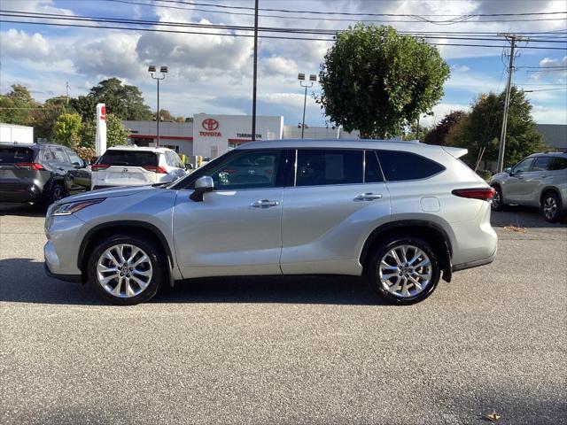 used 2021 Toyota Highlander car, priced at $31,995