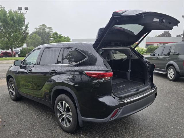 used 2021 Toyota Highlander car, priced at $34,995