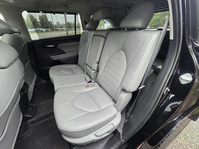 used 2021 Toyota Highlander car, priced at $34,995
