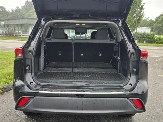used 2021 Toyota Highlander car, priced at $34,995