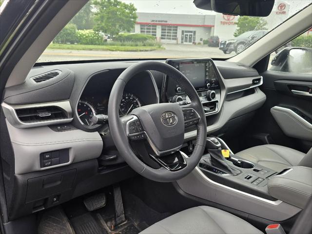 used 2021 Toyota Highlander car, priced at $34,995