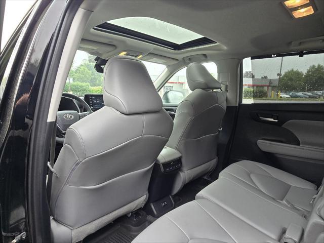 used 2021 Toyota Highlander car, priced at $34,995