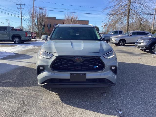 used 2022 Toyota Highlander Hybrid car, priced at $35,900