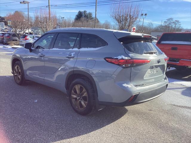 used 2022 Toyota Highlander Hybrid car, priced at $35,900