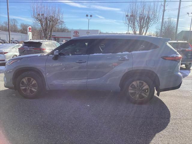 used 2022 Toyota Highlander Hybrid car, priced at $35,900