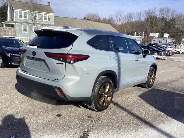 used 2022 Toyota Highlander Hybrid car, priced at $35,900