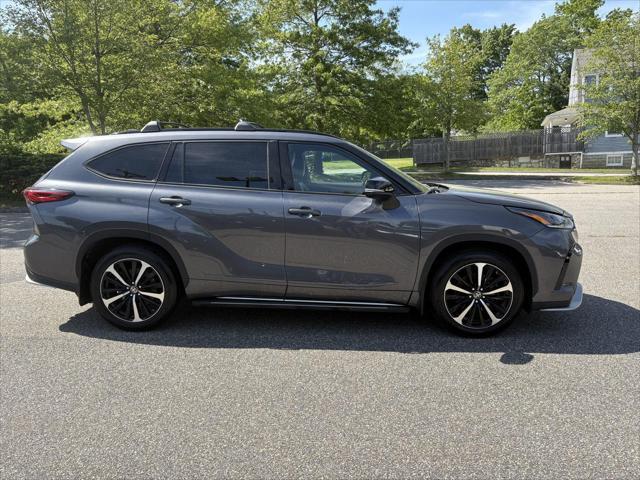 used 2021 Toyota Highlander car, priced at $31,995