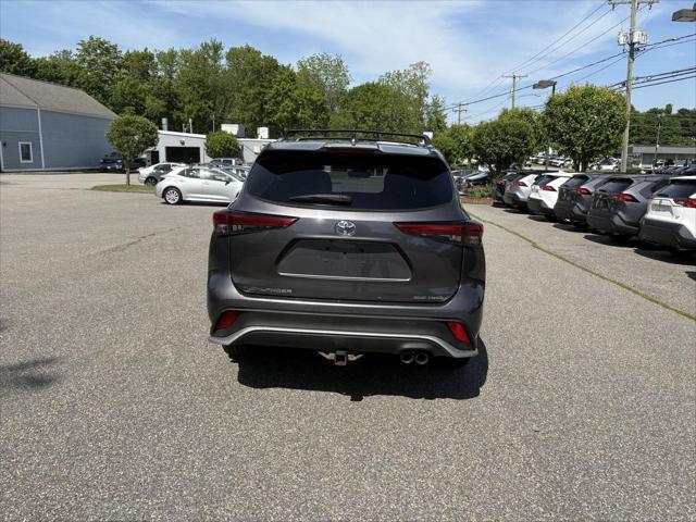 used 2021 Toyota Highlander car, priced at $31,995