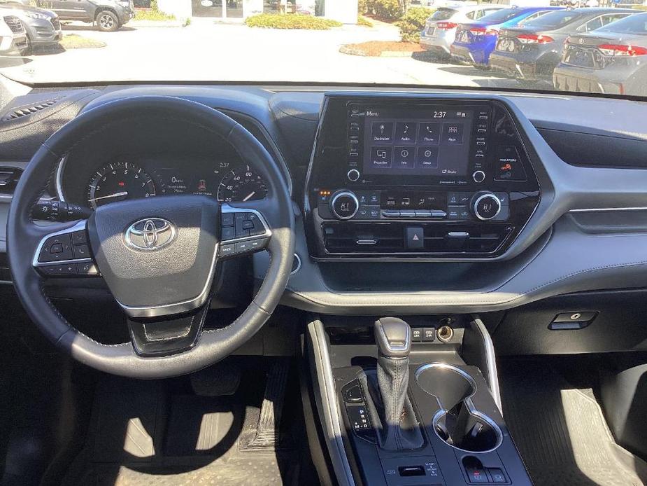 used 2021 Toyota Highlander car, priced at $34,900