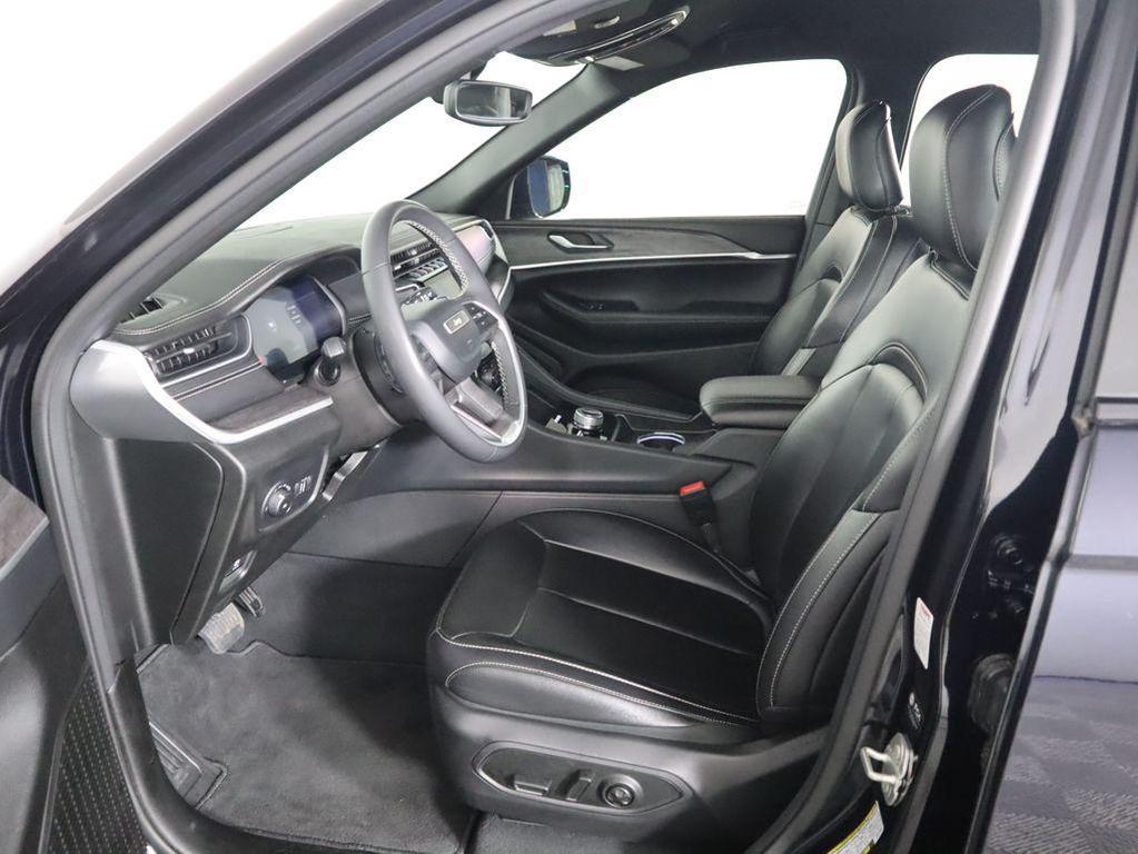 used 2024 Jeep Grand Cherokee car, priced at $35,126