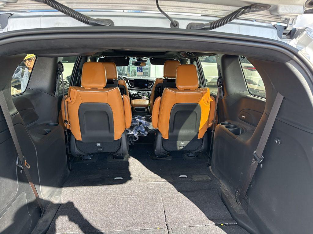 used 2022 Chrysler Pacifica car, priced at $35,331