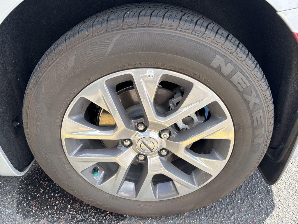 used 2022 Chrysler Pacifica car, priced at $35,331