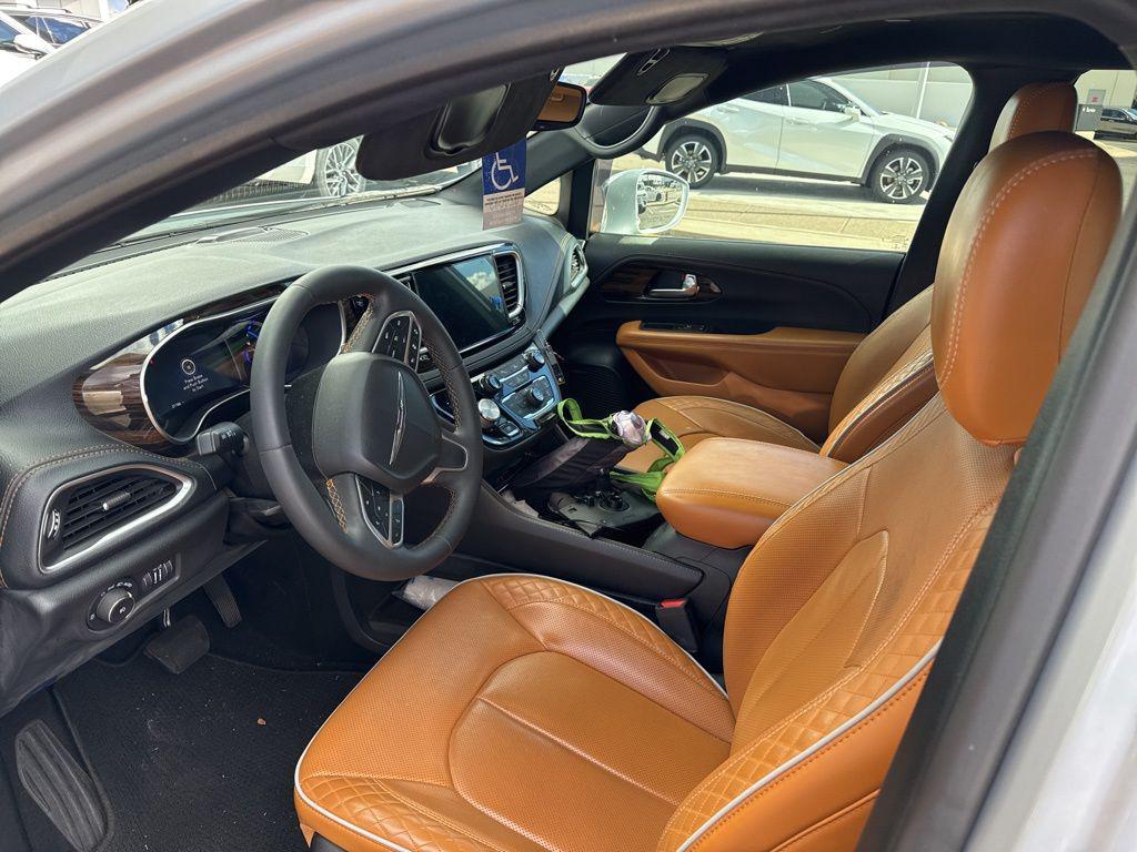 used 2022 Chrysler Pacifica car, priced at $35,331