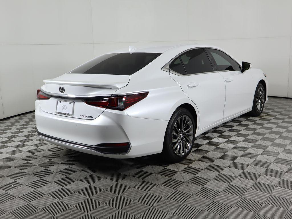 new 2025 Lexus ES 300h car, priced at $56,685