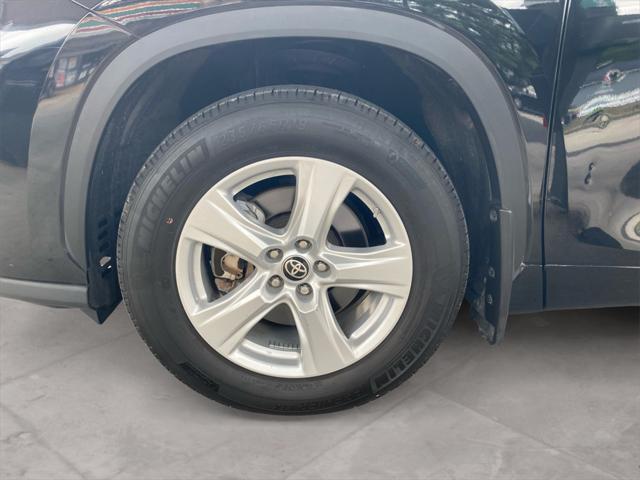 used 2022 Toyota Highlander car, priced at $32,992