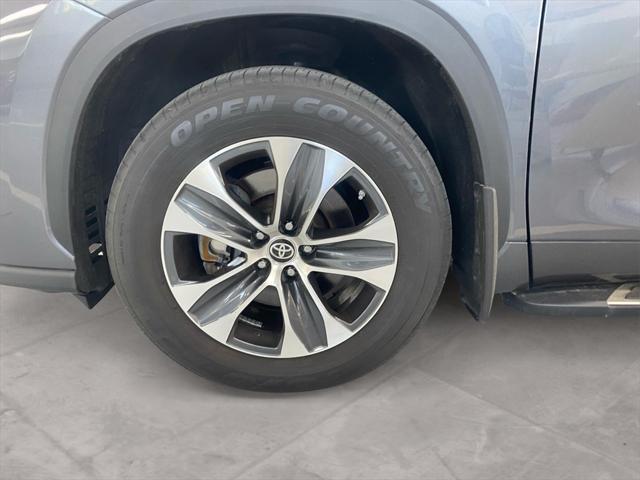 used 2023 Toyota Highlander car, priced at $39,991