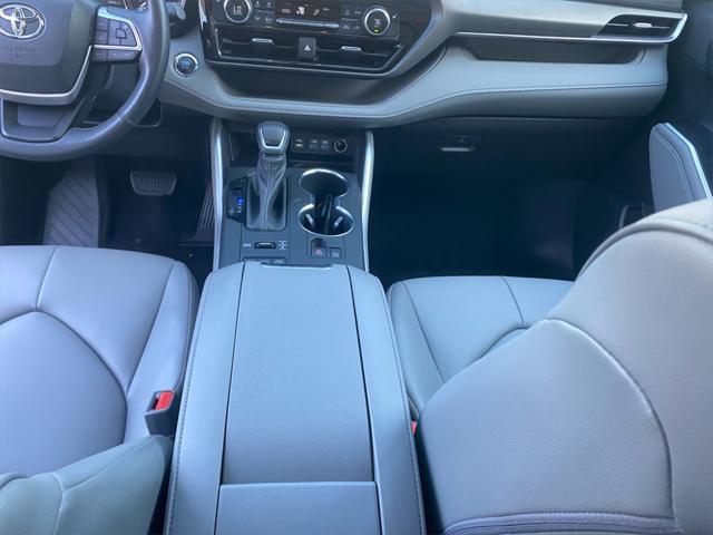 used 2022 Toyota Highlander car, priced at $37,991