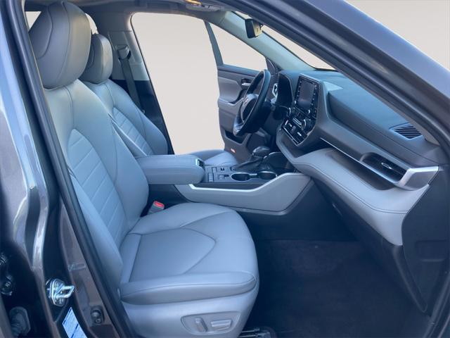 used 2022 Toyota Highlander car, priced at $37,991