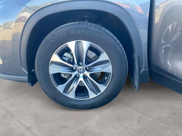 used 2022 Toyota Highlander car, priced at $37,991