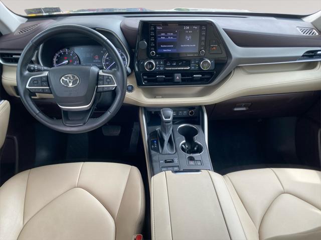 used 2022 Toyota Highlander car, priced at $38,552