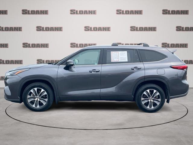used 2022 Toyota Highlander car, priced at $38,552
