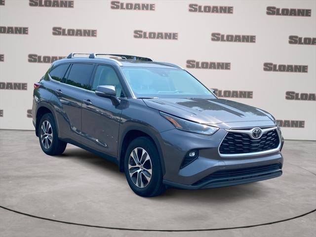 used 2022 Toyota Highlander car, priced at $38,441
