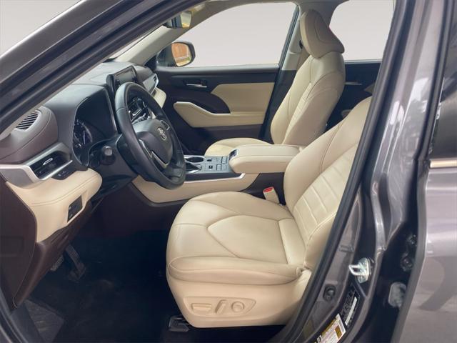 used 2022 Toyota Highlander car, priced at $38,552