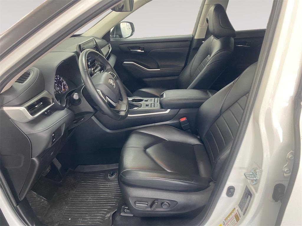 used 2022 Toyota Highlander car, priced at $35,223