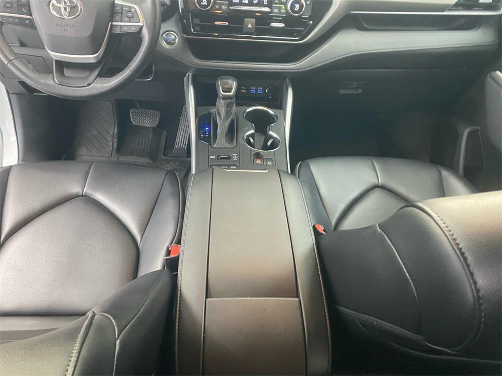 used 2022 Toyota Highlander car, priced at $35,223
