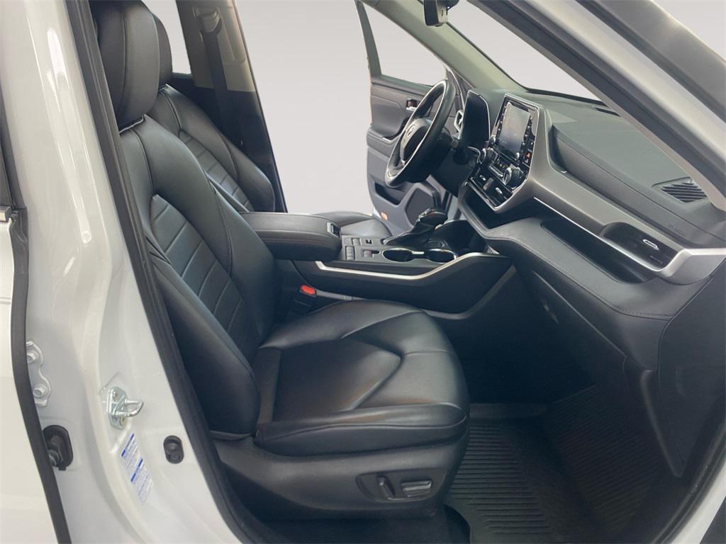 used 2022 Toyota Highlander car, priced at $35,223