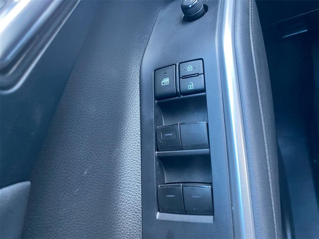 used 2022 Toyota Highlander car, priced at $35,223