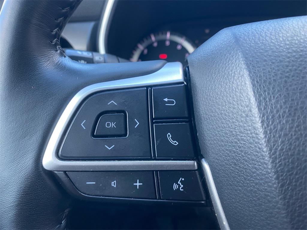 used 2022 Toyota Highlander car, priced at $35,223