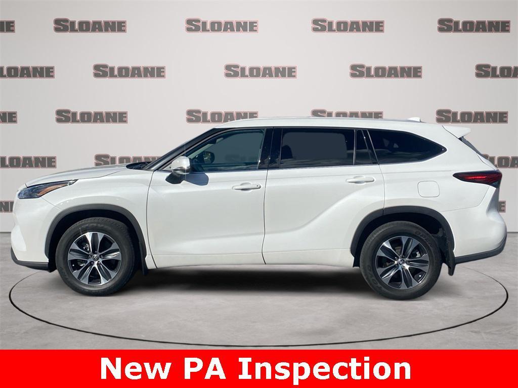 used 2022 Toyota Highlander car, priced at $35,223